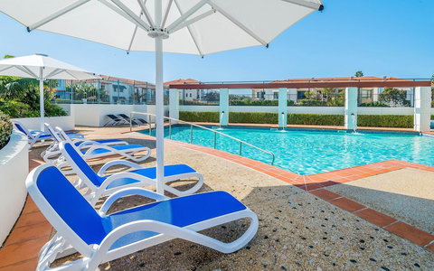 Breakers 1/8 - New Castle Holiday 6