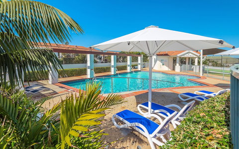 Breakers 1/8 - New Castle Holiday 3