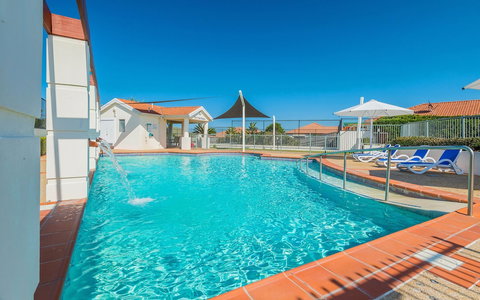 Breakers 1/10 - New Castle Holiday 3