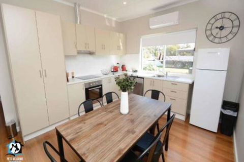 Just Renovated 2BR Cottage In Heart Of Wentworth - New Castle Holiday 6