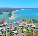 Sail on in Boatshed - New Castle Holiday