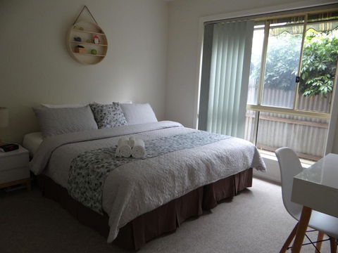 Horsham Central Stay - New Castle Holiday 5