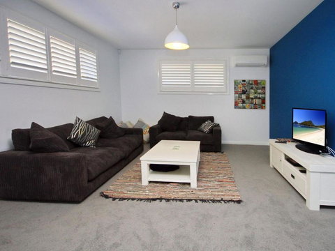 Ebb & Flow At Corlette - New Castle Holiday 6