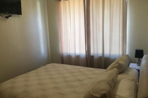 Wakeford St - New Castle Holiday 0