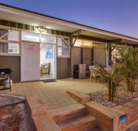 Getaway Villas Unit 38 10 2 Bedroom Self Contained Accommodation - New Castle Holiday