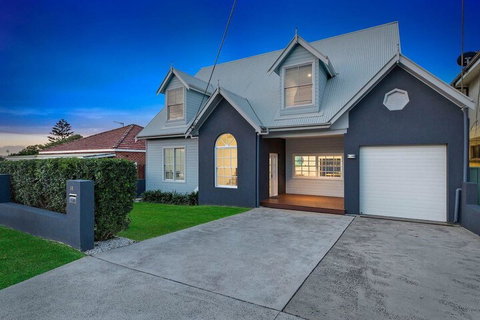 Waterview Beach House - New Castle Holiday 1