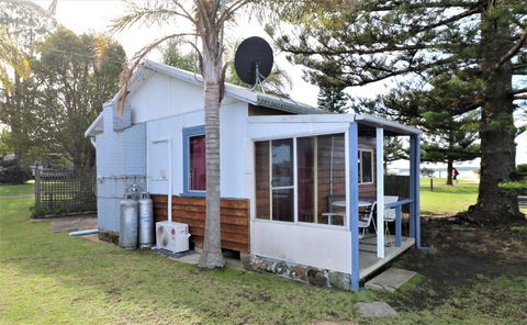 Waterfront Cottages - New Castle Holiday 6