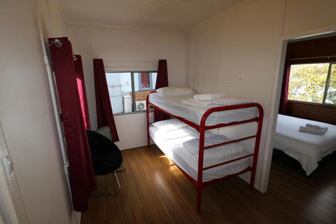 Waterfront Cottages - New Castle Holiday 2