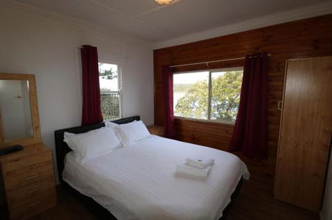 Waterfront Cottages - New Castle Holiday 3