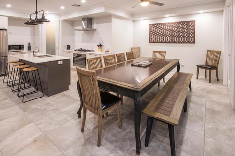 Cabots Click - New Castle Holiday 4