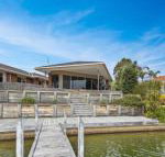 Pelican Brief relaxing canal frontage - New Castle Holiday