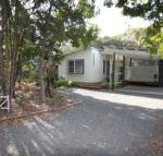 15 Belle Court Modern architect designed open plan holiday home with outdoor shower - New Castle Holiday