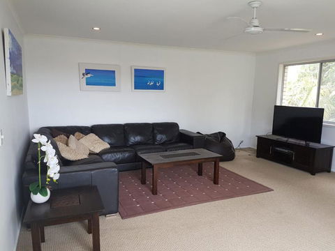 15 Larapinta Court Family Home With Swimming Pool In A Quiet Street & Central Location Close To CBD - New Castle Holiday 6