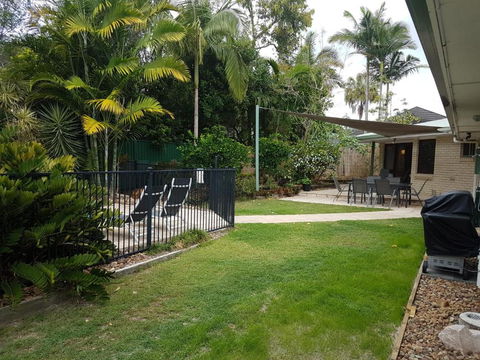 15 Larapinta Court Family Home With Swimming Pool In A Quiet Street & Central Location Close To CBD - New Castle Holiday 4