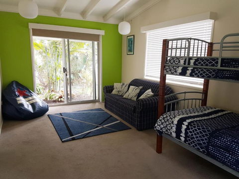 15 Larapinta Court Family Home With Swimming Pool In A Quiet Street & Central Location Close To CBD - New Castle Holiday 2