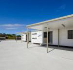 Rocks Retreat Cabin Dolphin - New Castle Holiday