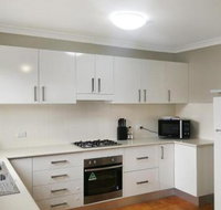 Large 5 Bedroom House with Wifi  Netflix Close to Taronga Western Plains Zoo - New Castle Holiday