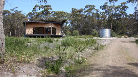 BAY Of FIRES ECO HUT Off Grid Experience At Binalong Bay - New Castle Holiday 1