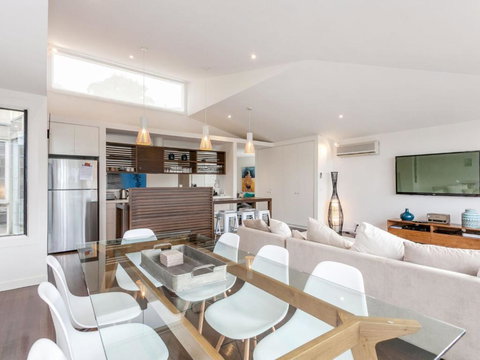 SUNRISE At BREAKERS Townhouse Close To Town - New Castle Holiday 2