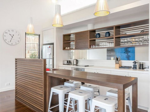 SUNRISE At BREAKERS Townhouse Close To Town - New Castle Holiday 3