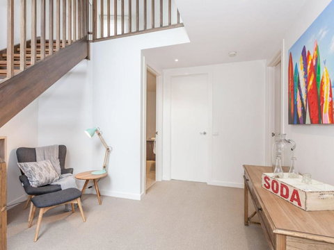 SUNRISE At BREAKERS Townhouse Close To Town - New Castle Holiday 1