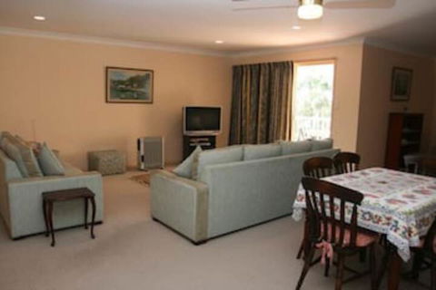 Birchgrove Apartments - New Castle Holiday 6