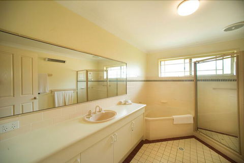 Birchgrove Apartments - New Castle Holiday 5