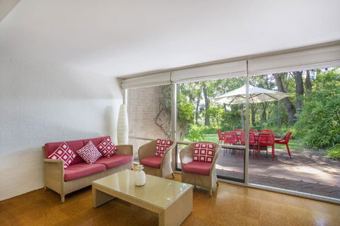 6 / 1 Riversdale Ave Mollymook Exclusive - New Castle Holiday 2