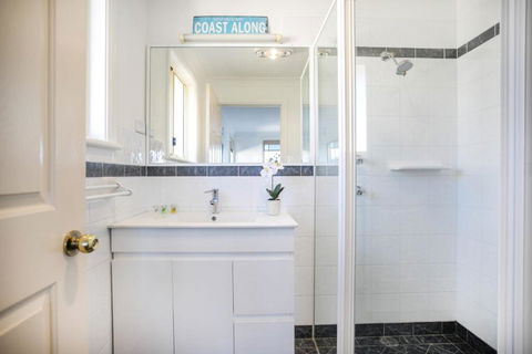 58 Seaview St. Summer Days - New Castle Holiday 2