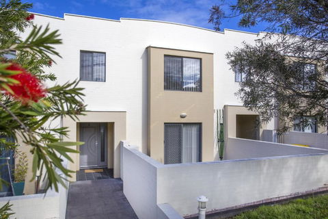 Dolphin Views Unit 5 Of 14 Dolphin St - New Castle Holiday 6