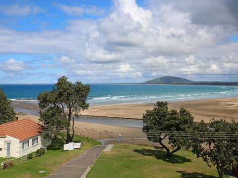 The Rotunda At Gerroa Pet Friendly Beachfront - New Castle Holiday 4