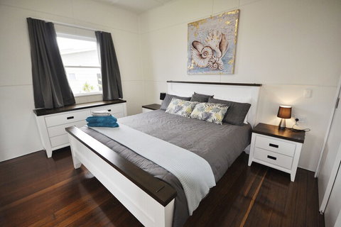 Golden Sands At Beachmere - New Castle Holiday 5