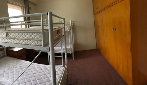 Young Budget Accommodation - New Castle Holiday 4