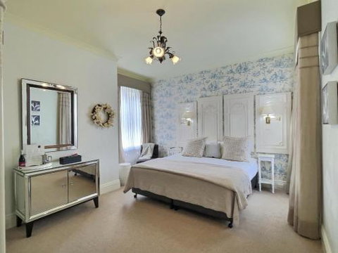 Twelve On Albert - New Castle Holiday 2