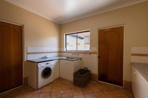 Maidstone Executive Residence - New Castle Holiday 7