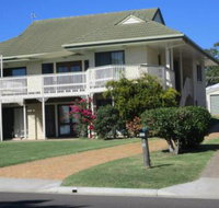 The Sun  the Sea in Hervey Bay - New Castle Holiday