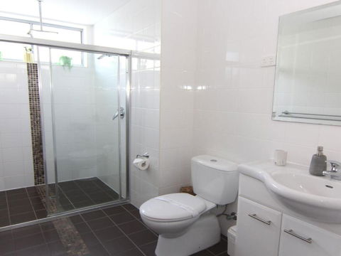 Reflections G01 On The Lake! - New Castle Holiday 2