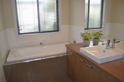 Tempo Place Mulwala - New Castle Holiday 1