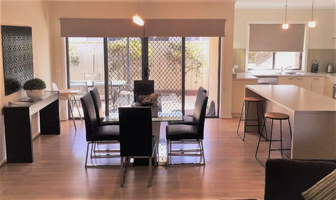 Tempo Place Mulwala - New Castle Holiday 4