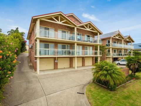 Grand Pacific 2 Unit 1 - New Castle Holiday 1