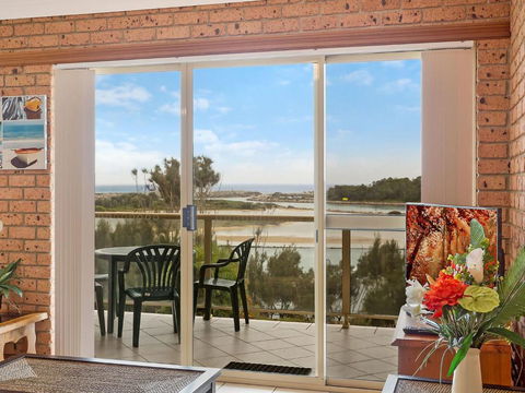 Grand Pacific 2 Unit 1 - New Castle Holiday 3