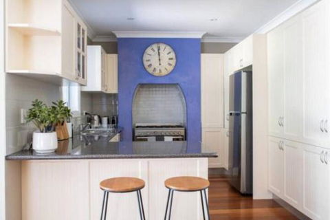 Kinross Cottage Neat & Stylish Sleeps 9 - New Castle Holiday 2