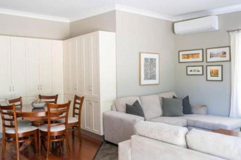 Kinross Cottage Neat & Stylish Sleeps 9 - New Castle Holiday 7