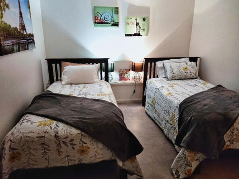 Wanderlust Cottage - New Castle Holiday 6