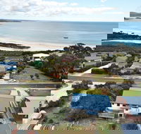 Lazy Wave Beach House - New Castle Holiday