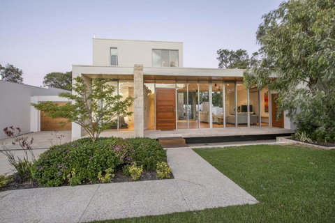 Cinque - New Castle Holiday 1