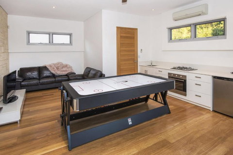 Cinque - New Castle Holiday 5