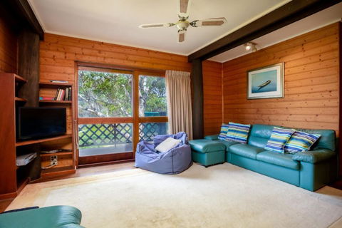 41 Carlo Circle Rainbow Beach Huge Beach House With Room For Everyone - New Castle Holiday 6