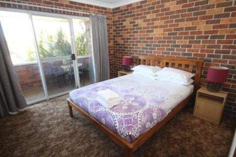 1 / 2 Brunswick Avenue - New Castle Holiday 2