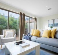 Spacious Lovely Home In Point Cook - New Castle Holiday